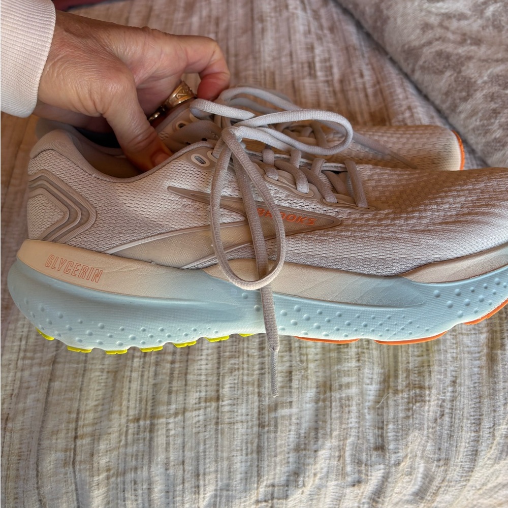 Brooks Women's Glycerin Neutral Running Shoe — Light Beige/White